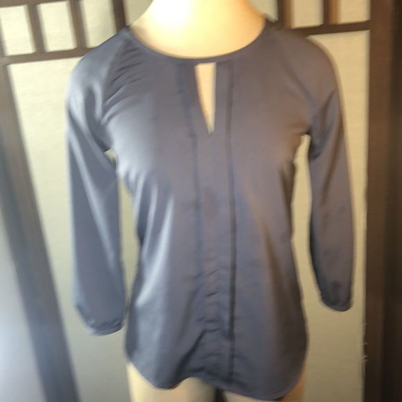 Banana Republic XS petite blouse moody greyish blue triangular peephole neckline - Picture 2 of 16